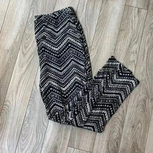 Terra & Sky Zig Zag black and white leggings size 1x